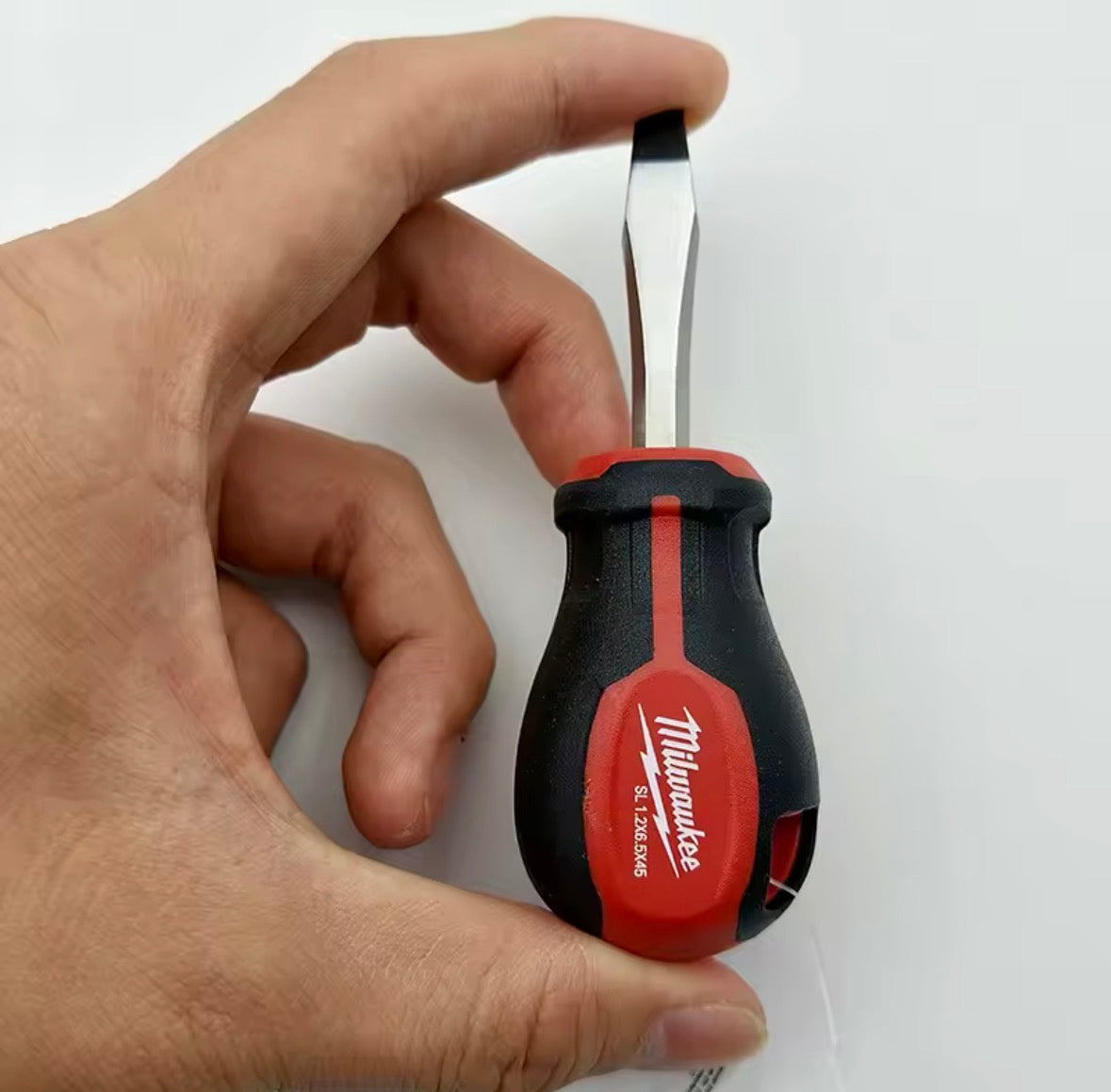 Tournevis Court Milwaukee